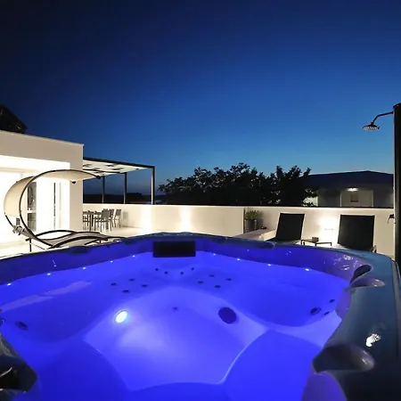 Nocturno #pool #jacuzzi #fitness #konoba Bibinje